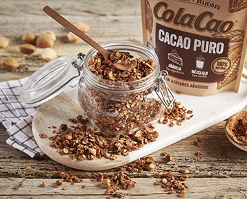 Granola casera con avena,frutos secos, coco y Cacao Puro